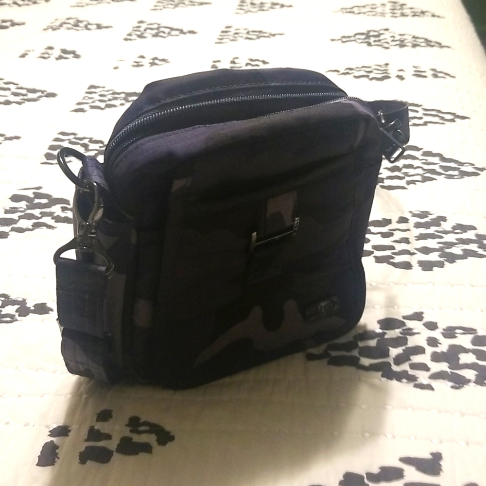 LUG Infinity” CAN CAN SMALL CROSS-BODY BAG Camouflage - NWOT